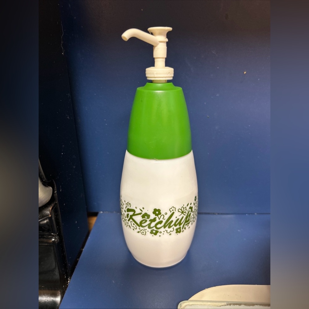 Vintage Gemco Spring Blossom Green Ketchup Pump Coordinate Pyrex , Corelle 1970s